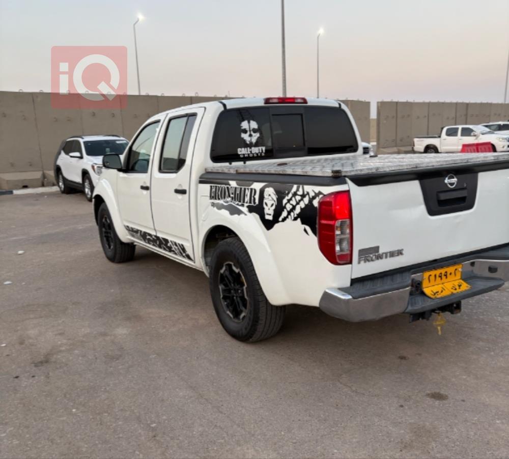 نيسان فرونتر